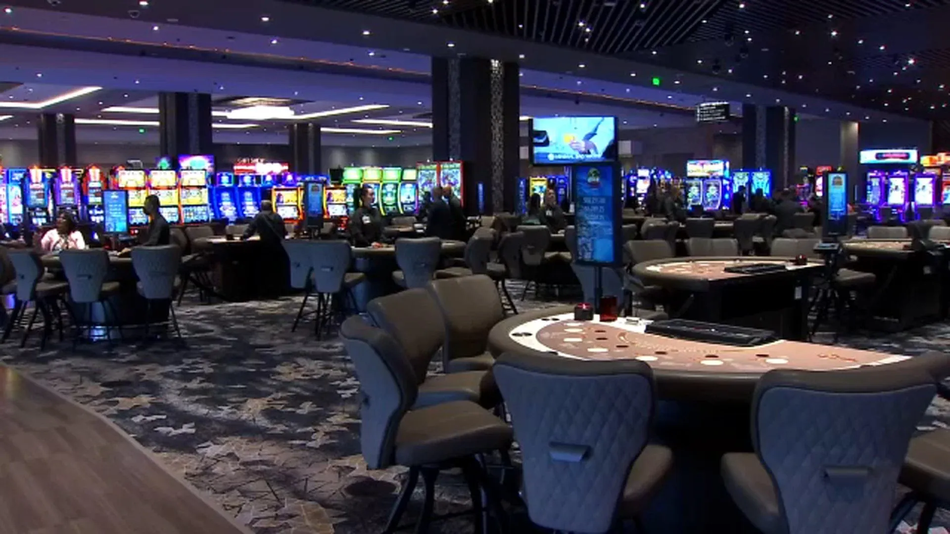 Roulette wheel at online casino